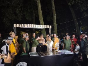 Penghargaan dan Pemberian Plakat Dari Bapak Mentri Pariwisata dan Ekonomi Kreatif/ Kepala Badan Pariwisata dan Ekonomi Kreatif RI ( Bapak Sandiaga Salahuddin Uno) 50 Desa Terbaik " Anugrah Desa Wisata Indonesia 2024 Desa Wisata Menuju Pariwisata Hijau Berkelas Dunia" Desa Wisata Kaduela Kecamatan Pasawahan Kabupaten Kuningan Provinsi Jawa Barat. Selasa, 23 Juli 2024 18.00 s.d Selesai #jawabarat #kabupatenkuningan #kecamatanpasawahan #desakaduela